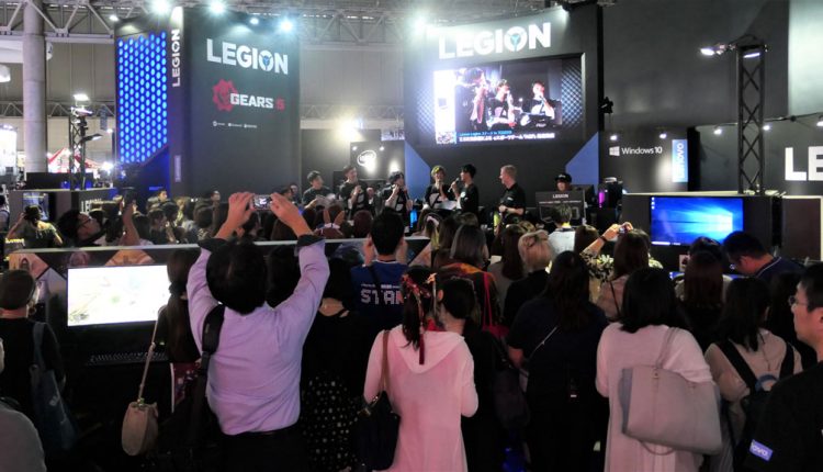 レノボ・ジャパンのゲーミングPCブランド「LEGION」ブースでは、ちょうど2.5次元俳優によるeスポーツチーム「AGP」結成イベントが行われていた。漫画やアニメを原作とする舞台などで活躍する俳優の中で、ゲーム好きが集まってチームを作ったという